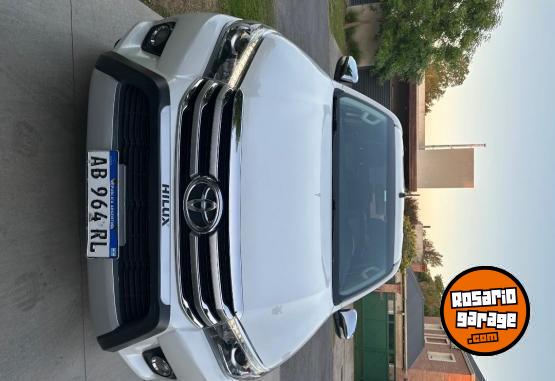 Camionetas - Toyota HILUX srx 2017 Diesel 140000Km - En Venta