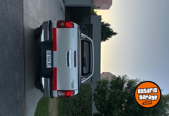Camionetas - Toyota HILUX srx 2017 Diesel 140000Km - En Venta