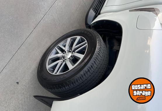Camionetas - Toyota HILUX srx 2017 Diesel 140000Km - En Venta