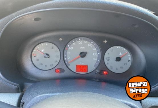 Autos - Renault clio yahoo 1.2 2005 Nafta 236000Km - En Venta