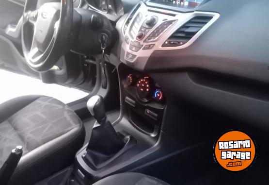 Autos - Ford Fiesta kinetic titanium 2011 Nafta 185000Km - En Venta