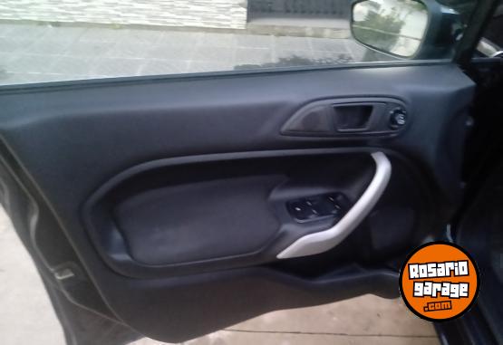 Autos - Ford Fiesta kinetic titanium 2011 Nafta 185000Km - En Venta