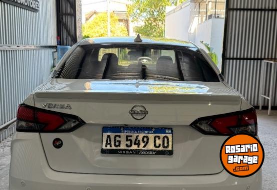 Autos - Nissan Versa exclusive 2024 GNC 52500Km - En Venta