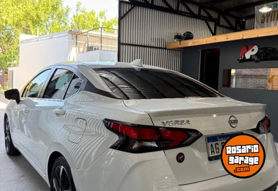 Autos - Nissan Versa exclusive 2024 GNC 52500Km - En Venta