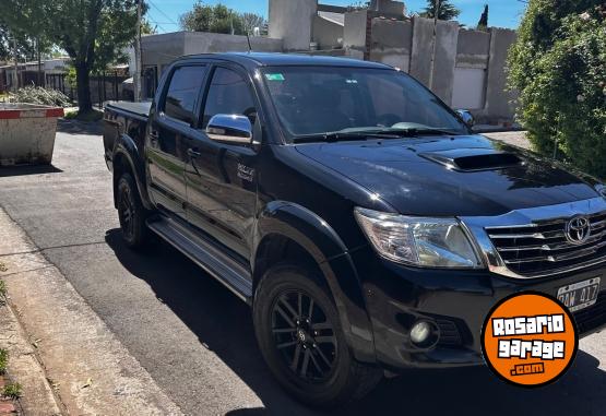 Camionetas - Toyota Hilux srv 2015 Diesel 152000Km - En Venta