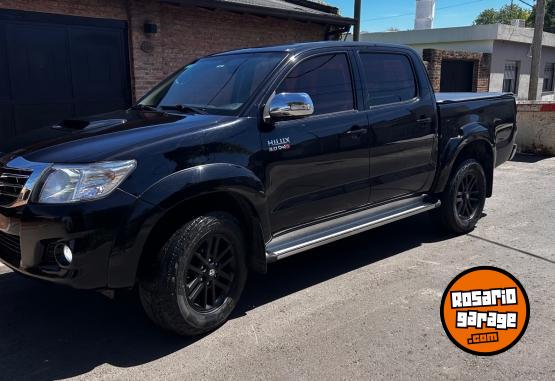 Camionetas - Toyota Hilux srv 2015 Diesel 152000Km - En Venta