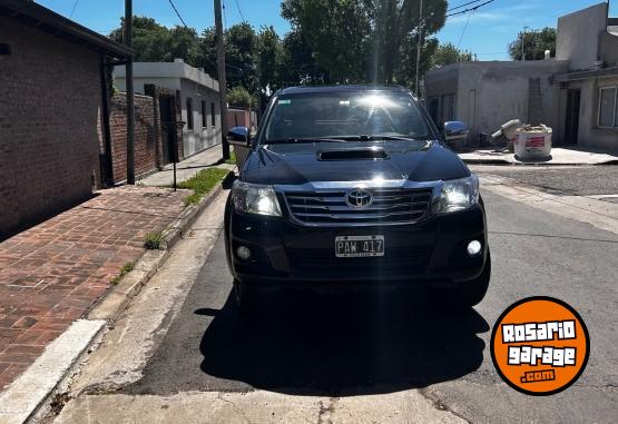 Camionetas - Toyota Hilux srv 2015 Diesel 152000Km - En Venta