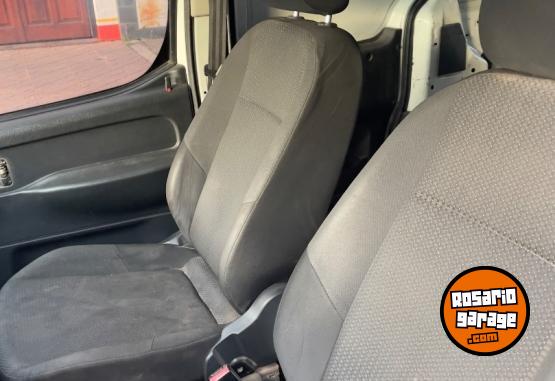 Utilitarios - Peugeot Partner 2013 Diesel 220000Km - En Venta