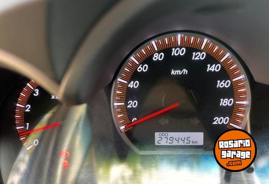 Camionetas - Toyota HILUX SRV 2013 Diesel 279000Km - En Venta