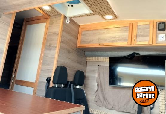 Utilitarios - Ford Transit 2024 Diesel 11000Km - En Venta