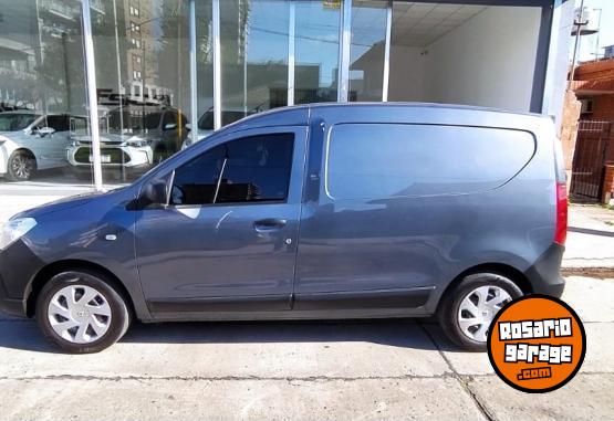 Utilitarios - Renault Kangoo II express confort 2022 GNC 45000Km - En Venta