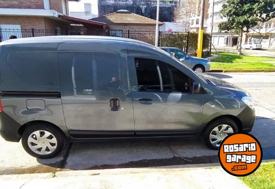 Utilitarios - Renault Kangoo II express confort 2022 GNC 45000Km - En Venta