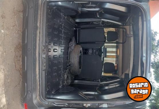 Utilitarios - Renault Kangoo II express confort 2022 GNC 45000Km - En Venta