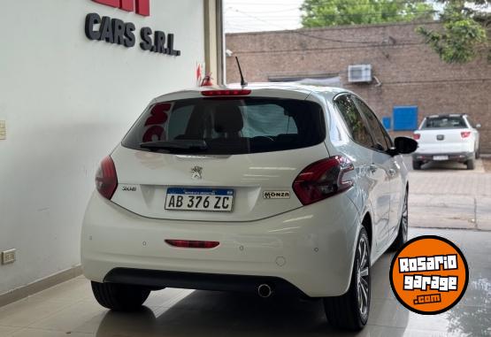 Autos - Peugeot 208 2017 Nafta 86000Km - En Venta