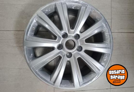 Accesorios para Autos - Llanta Amarok rodado 18 ( nueva) + neumáticos Pirelli Scorpion ATR 255/60/18 ( usada) - En Venta