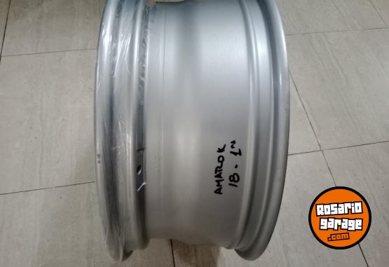 Accesorios para Autos - Llanta Amarok rodado 18 ( nueva) + neumáticos Pirelli Scorpion ATR 255/60/18 ( usada) - En Venta