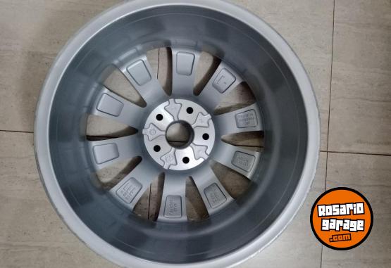 Accesorios para Autos - Llanta Amarok rodado 18 ( nueva) + neumáticos Pirelli Scorpion ATR 255/60/18 ( usada) - En Venta