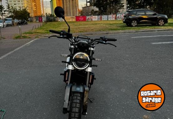 Motos - Husqvarna Svartpilen 401 2021 Nafta 2500Km - En Venta