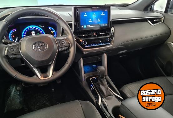 Autos - Toyota COROLLA CROSS SEG CVT 2022 Nafta 61231Km - En Venta