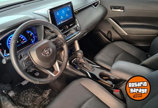 Autos - Toyota COROLLA CROSS SEG CVT 2022 Nafta 61231Km - En Venta