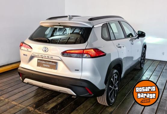 Autos - Toyota COROLLA CROSS SEG CVT 2023 Nafta 10042Km - En Venta