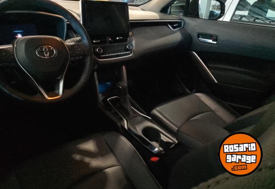 Autos - Toyota COROLLA CROSS SEG CVT 2023 Nafta 10042Km - En Venta