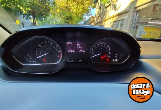 Autos - Peugeot 208 allure 2015 Nafta 118000Km - En Venta