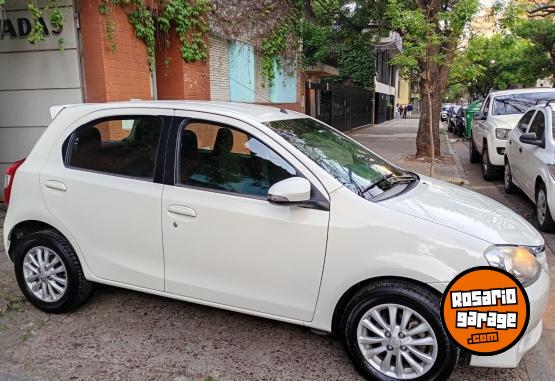 Autos - Toyota ETIOS XLS 2015 Nafta 99900Km - En Venta