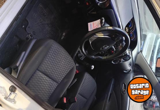 Autos - Toyota ETIOS XLS 2015 Nafta 99900Km - En Venta
