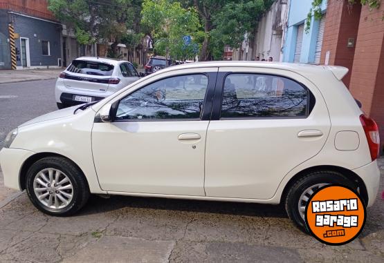 Autos - Toyota ETIOS XLS 2015 Nafta 99900Km - En Venta