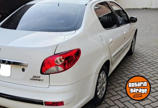 Autos - Peugeot 207 compact 2013 Nafta 123138Km - En Venta