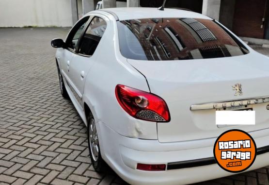 Autos - Peugeot 207 compact 2013 Nafta 123138Km - En Venta