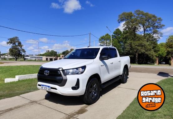 Camionetas - Toyota Hilux DC SR 2.4 TDI MT 2023 Diesel 55880Km - En Venta