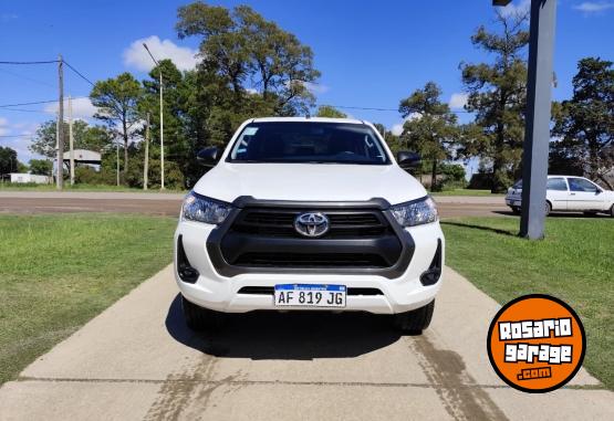 Camionetas - Toyota Hilux DC SR 2.4 TDI MT 2023 Diesel 55880Km - En Venta