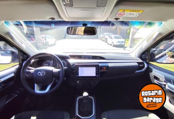Camionetas - Toyota Hilux DC SR 2.4 TDI MT 2023 Diesel 55880Km - En Venta