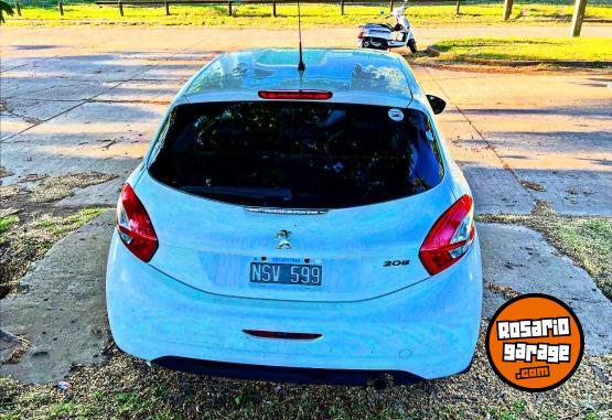 Autos - Peugeot 208 2014 Nafta 115000Km - En Venta