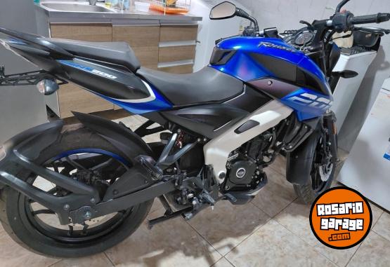 Motos - Bajaj Rouser 2023 Nafta 8400Km - En Venta
