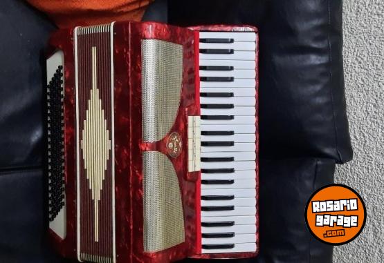 Instrumentos Musicales - Acordeon Fratti Hermosa 120 bajos - En Venta