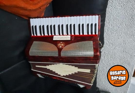 Instrumentos Musicales - Acordeon Fratti Hermosa 120 bajos - En Venta