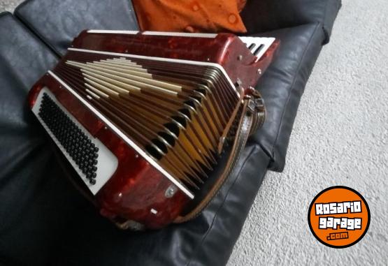 Instrumentos Musicales - Acordeon Fratti Hermosa 120 bajos - En Venta