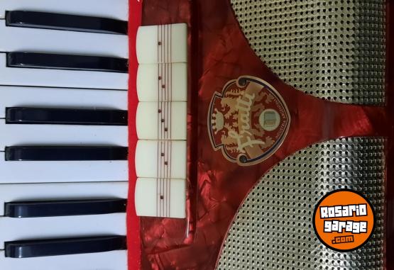 Instrumentos Musicales - Acordeon Fratti Hermosa 120 bajos - En Venta