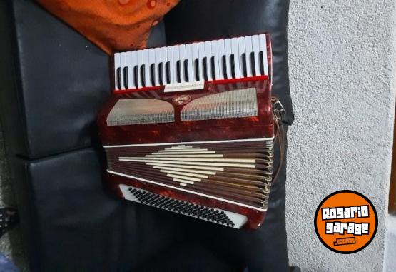 Instrumentos Musicales - Acordeon Fratti Hermosa 120 bajos - En Venta
