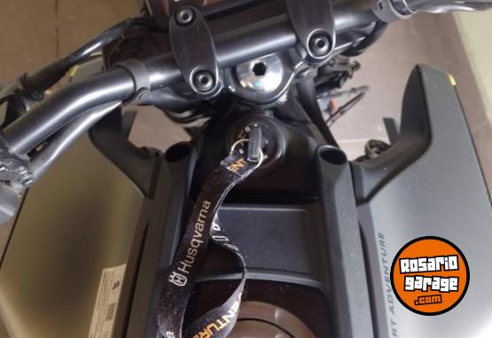 Motos - Husqvarna Svartpilen 250 2025 Nafta 2950Km - En Venta