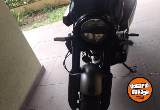 Motos - Husqvarna Svartpilen 250 2025 Nafta 2950Km - En Venta