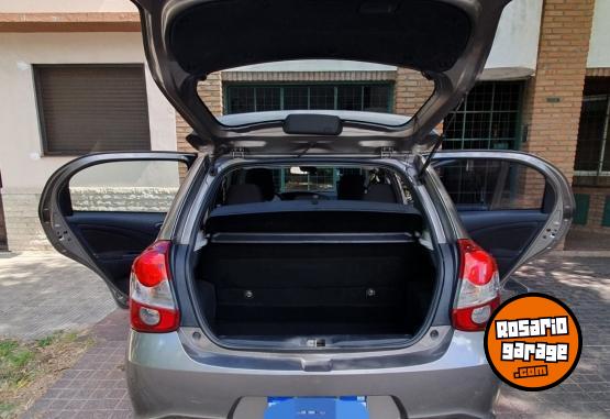 Autos - Toyota Etios 2020 Nafta 93000Km - En Venta