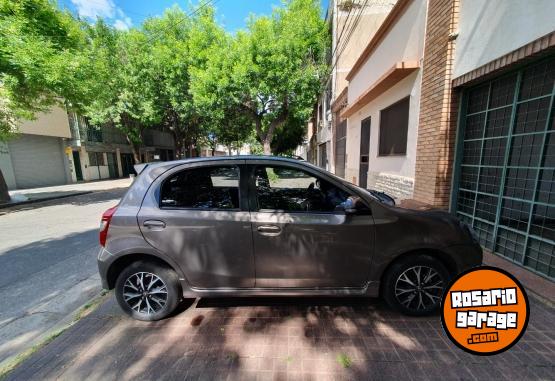 Autos - Toyota Etios 2020 Nafta 93000Km - En Venta