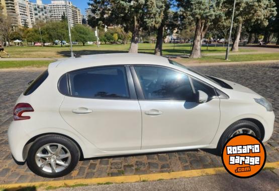 Autos - Peugeot 208 allure 1.5 touchscren 2014 Nafta 74000Km - En Venta