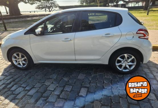 Autos - Peugeot 208 allure 1.5 touchscren 2014 Nafta 74000Km - En Venta