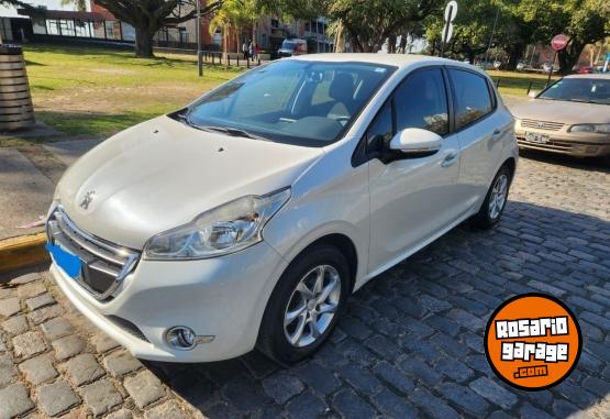 Autos - Peugeot 208 allure 1.5 touchscren 2014 Nafta 74000Km - En Venta