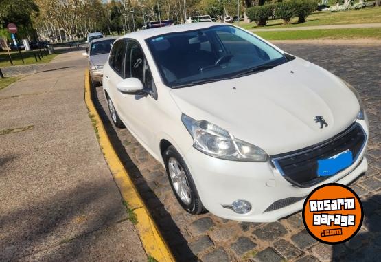 Autos - Peugeot 208 allure 1.5 touchscren 2014 Nafta 74000Km - En Venta